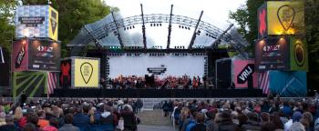 Liesbeth List op herdenkingsconcert Haarlem